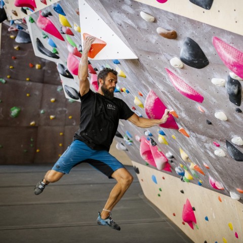 Richtig Fallen –   Warum ist das Sturztraining auch beim Bouldern so wichtig?