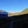 Erlebe die Vielfalt der Schweizer Alpen auf einer Alpenüberquerung durch den Kanton Graubünden
