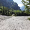 Überquerung des Rio Bianco zu den Kletterspots Val Romana Bassa und Val Romana Alta