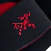 Arc&#039;teryx-Logo in Rot auf der Beinschlaufe