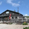 Südansicht der Fischerhütte auf dem Schneeberg in Niederösterreich; (c) Bwag/Wikimedia