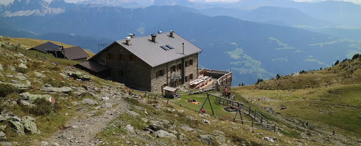 Die Radlseehütte von Nordwesten, Sarntaler Alpen, Südtirol; (c) Clemens Stockner