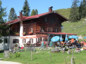 Kaindlhütte im Kaisergebirge in Tirol; (c) Mgaeckler
